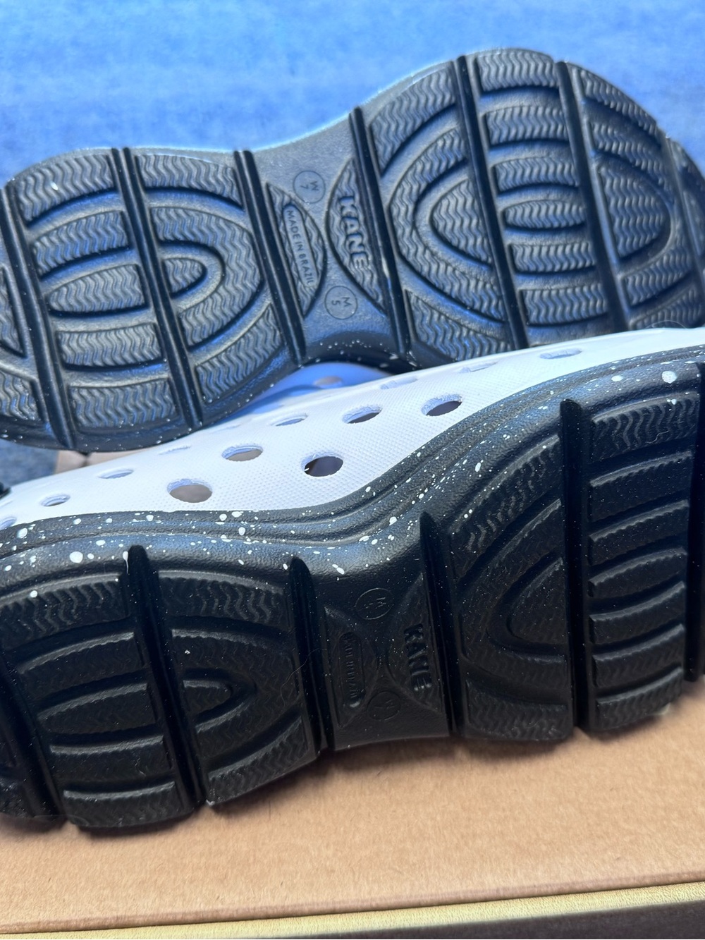 KANE Recovery Shoes NEW IN BOX White/Black Speckle Size M5/W7 - Picture 7 of 8